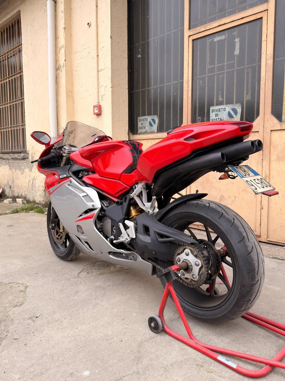 MV Agusta F4 1000 R 1+1 (2006 - 08) (2)
