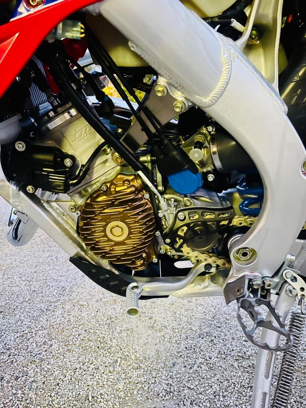 Tm Moto EN 125 ES Fi 2T TM Corse (2026) (3)