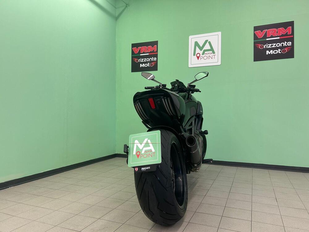 Ducati Diavel 1200 Dark (2012 - 13) (4)
