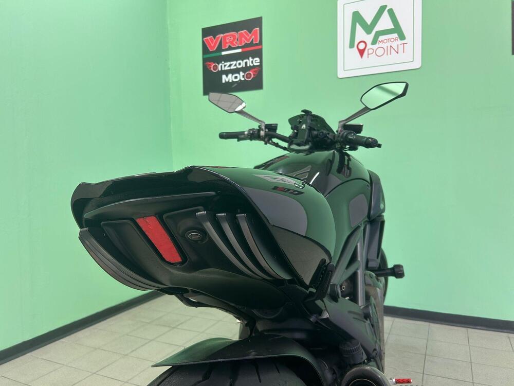 Ducati Diavel 1200 Dark (2012 - 13) (7)