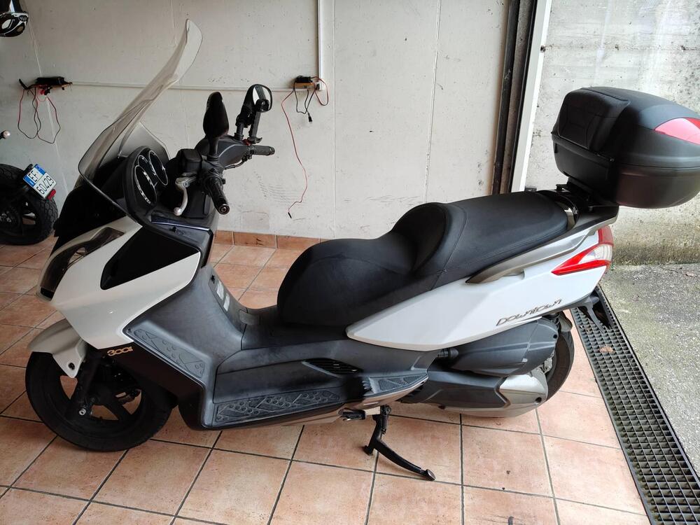Kymco Downtown 300i (2009 - 17) (2)
