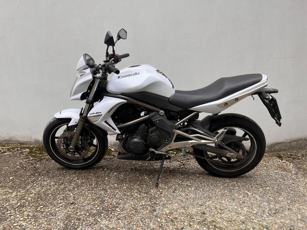 Kawasaki ER-6N (2009 - 11) (4)