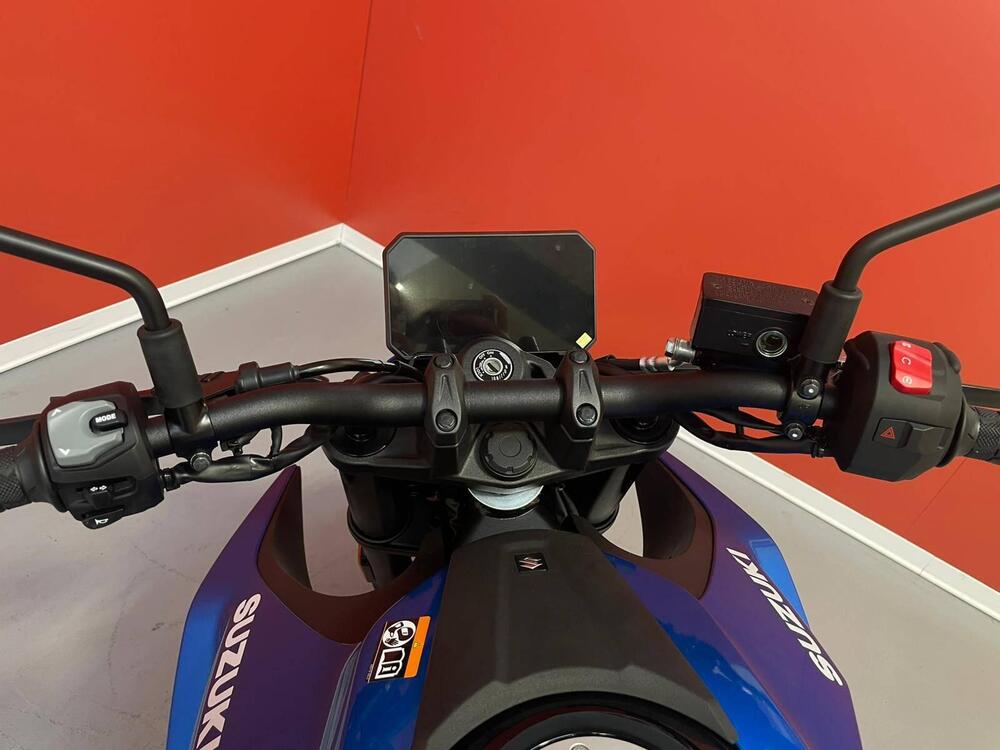 Suzuki GSX-8S (2025 - 26) (9)