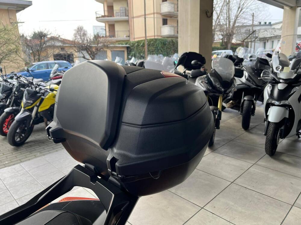 Yamaha X-Max 300 Tech Max (2020) (4)