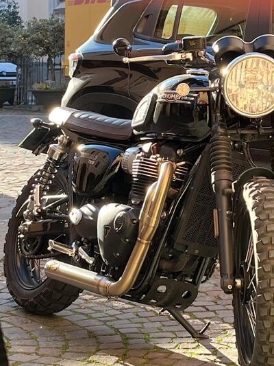 Triumph Bonneville T100 Stealth Edition (2024) usata