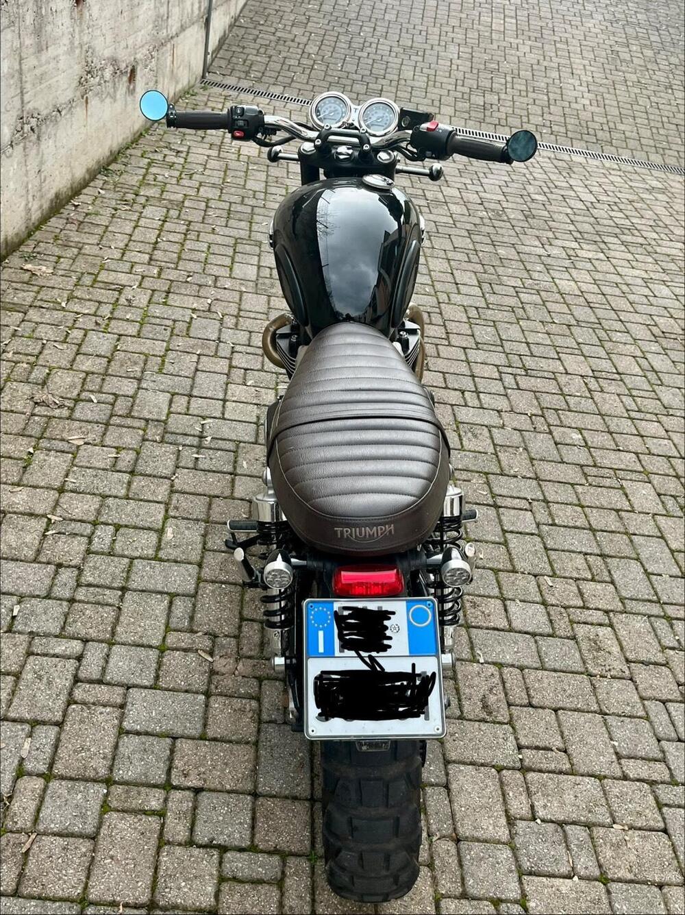 Triumph Bonneville T100 Stealth Edition (2024) (4)