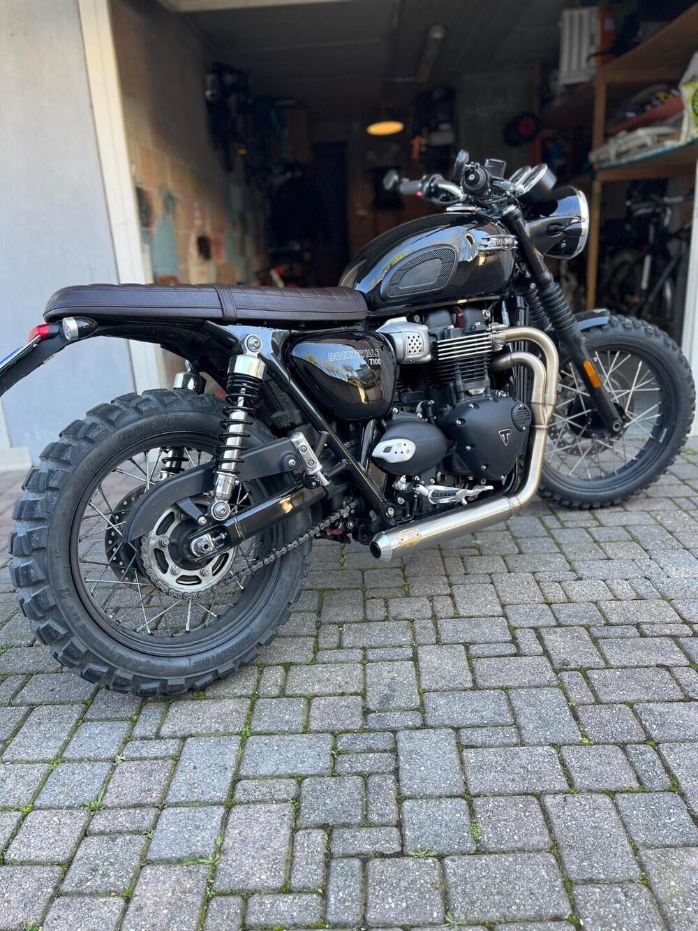 Triumph Bonneville T100 Stealth Edition (2024) (7)