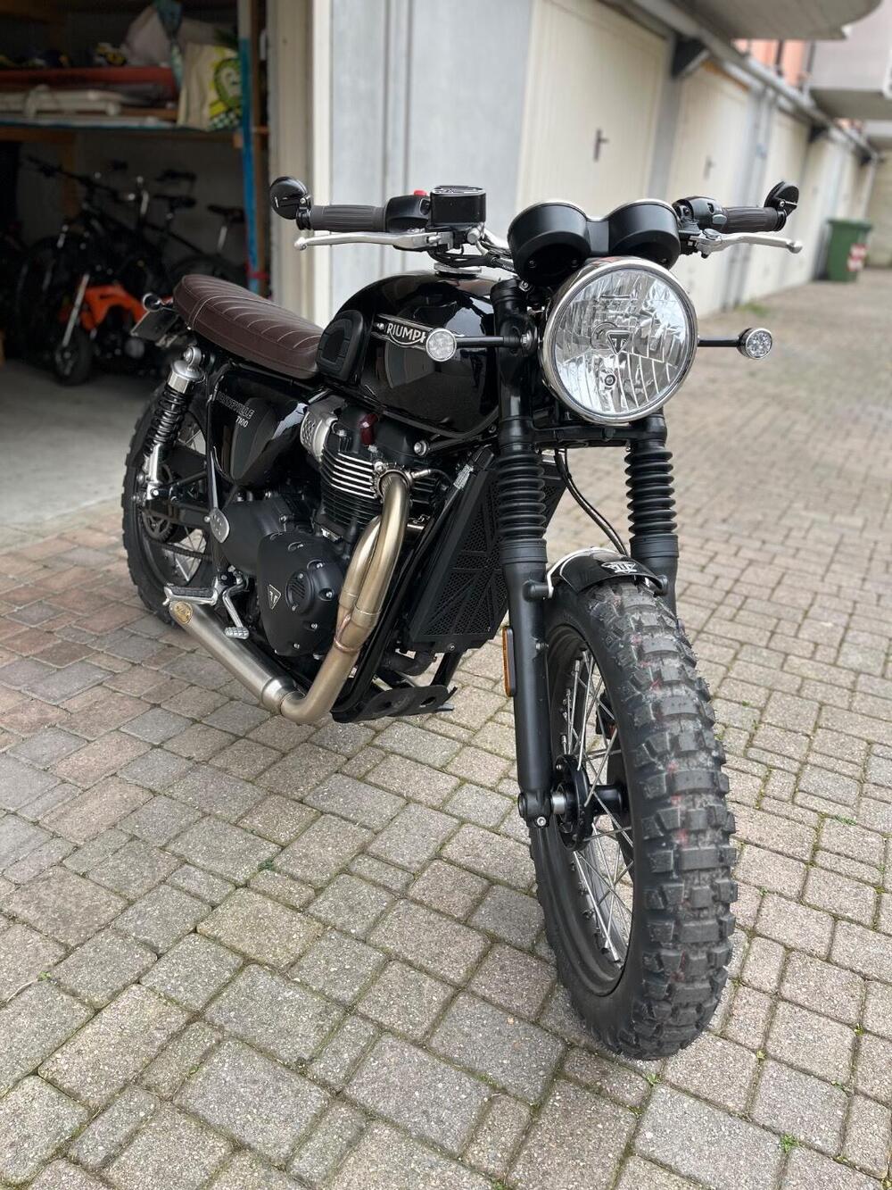 Triumph Bonneville T100 Stealth Edition (2024) (8)