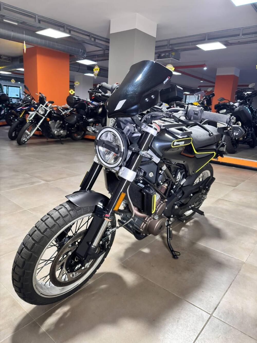 Husqvarna Svartpilen 401 (2018 - 19) (3)