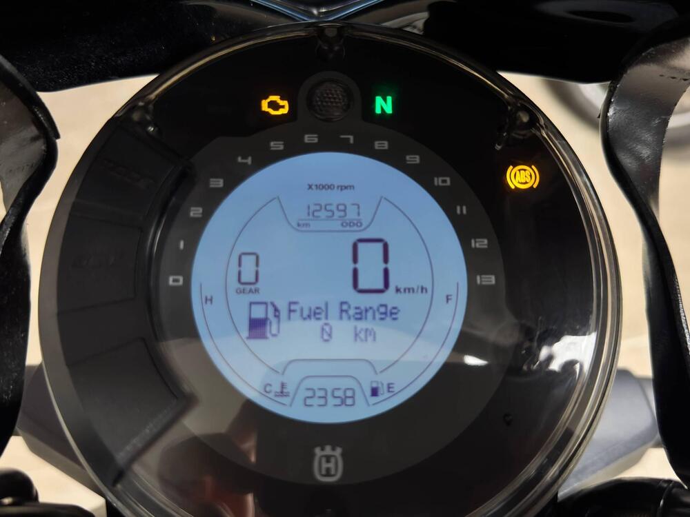 Husqvarna Svartpilen 401 (2018 - 19) (5)