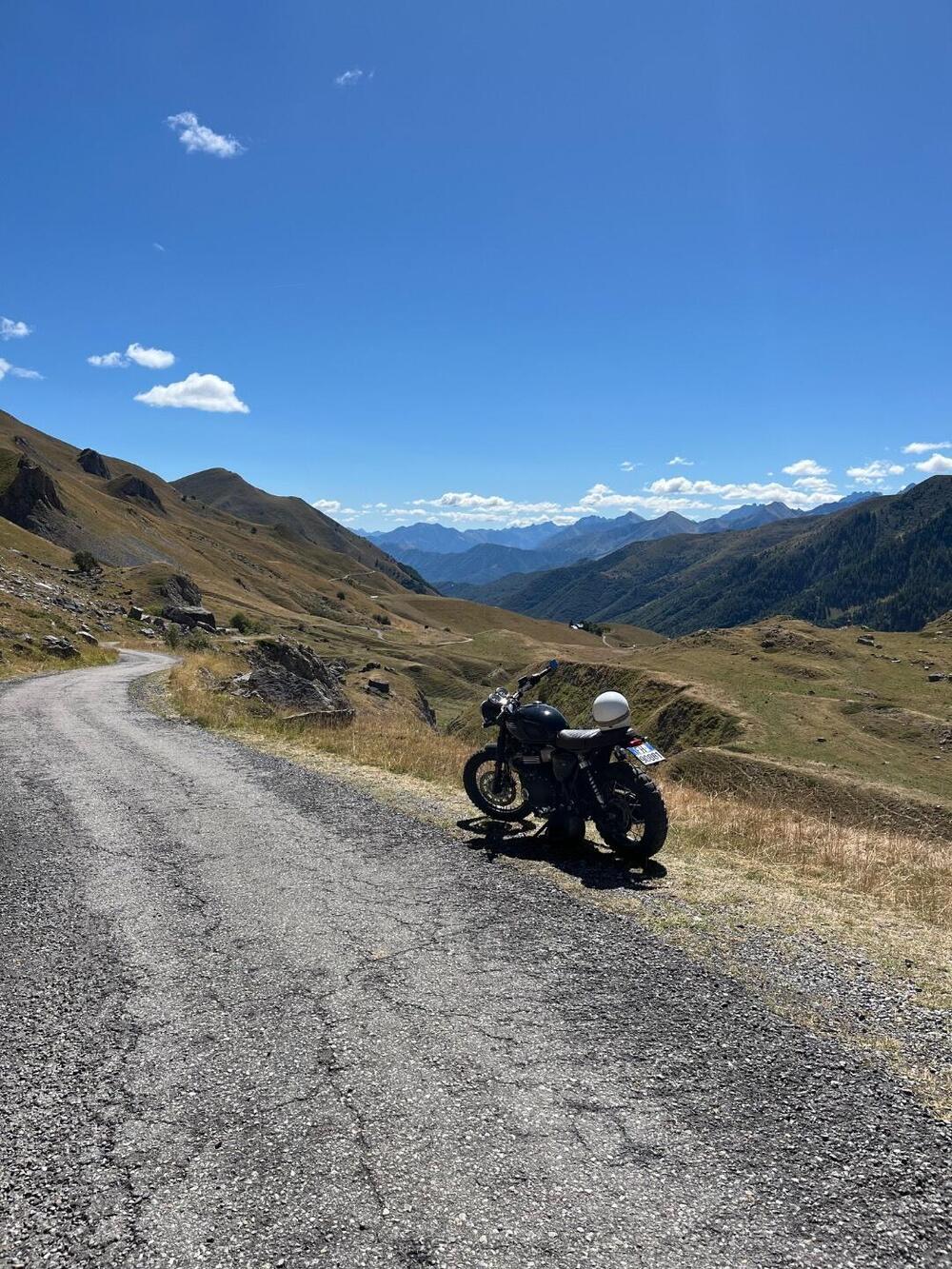 Triumph Bonneville T100 Stealth Edition (2024) (9)