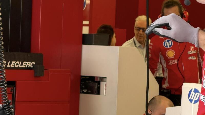 Piero Lardi Ferrari nel box Ferrari in Bahrain