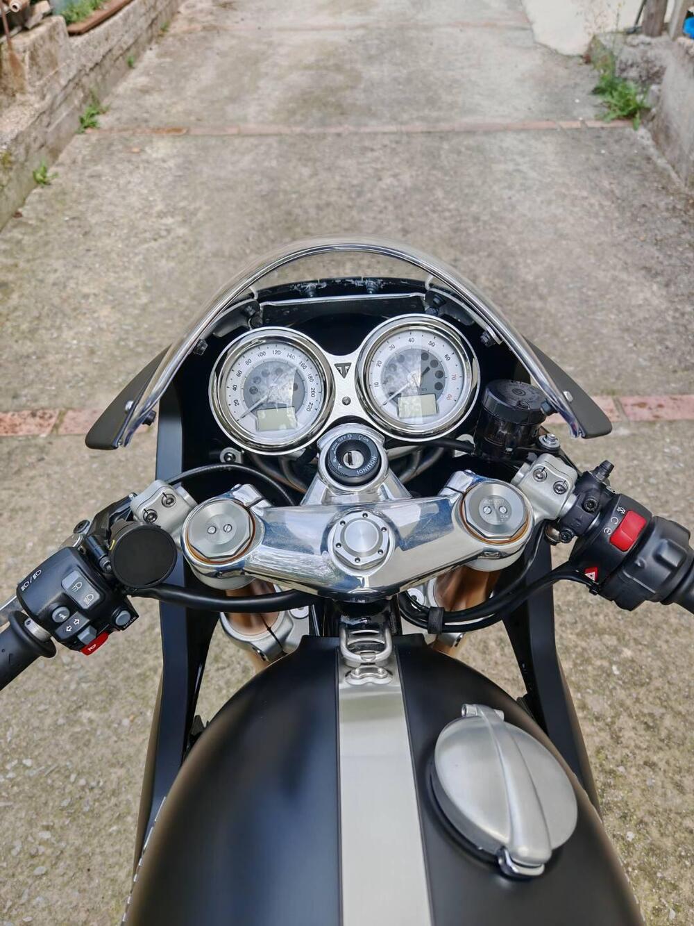Triumph Thruxton 1200 R (2017 - 20) (9)