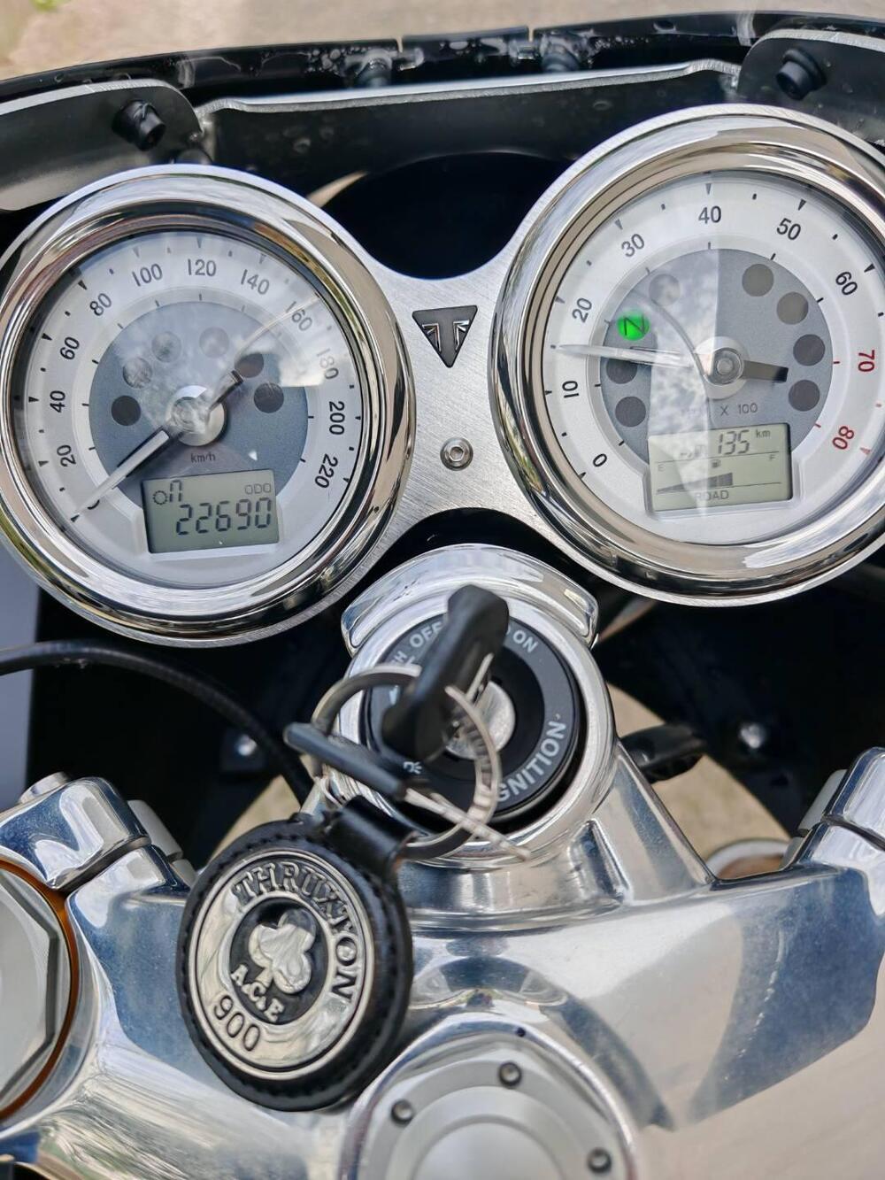 Triumph Thruxton 1200 R (2017 - 20) (10)