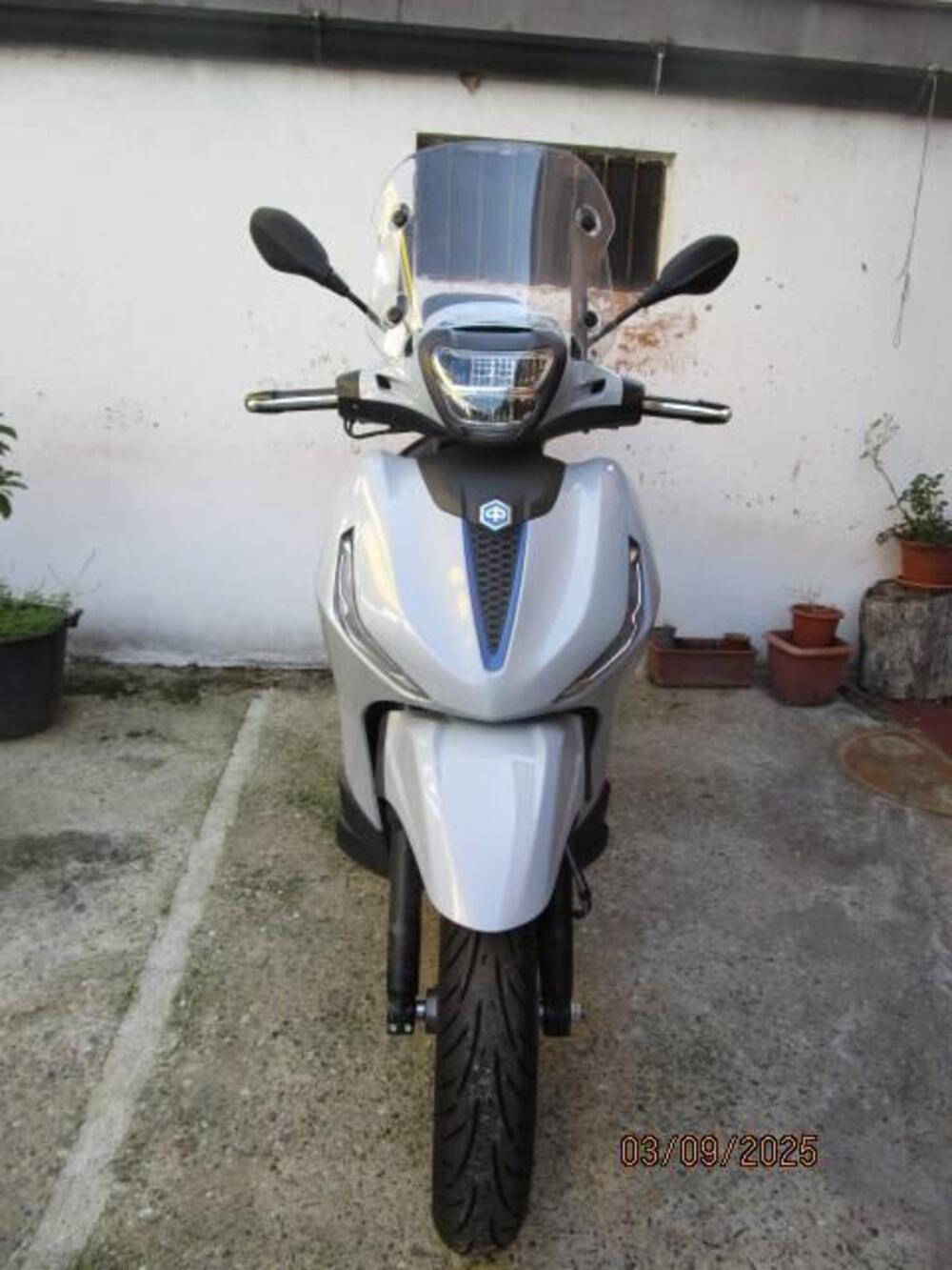 Piaggio Beverly 400 (2025 - 26) (2)