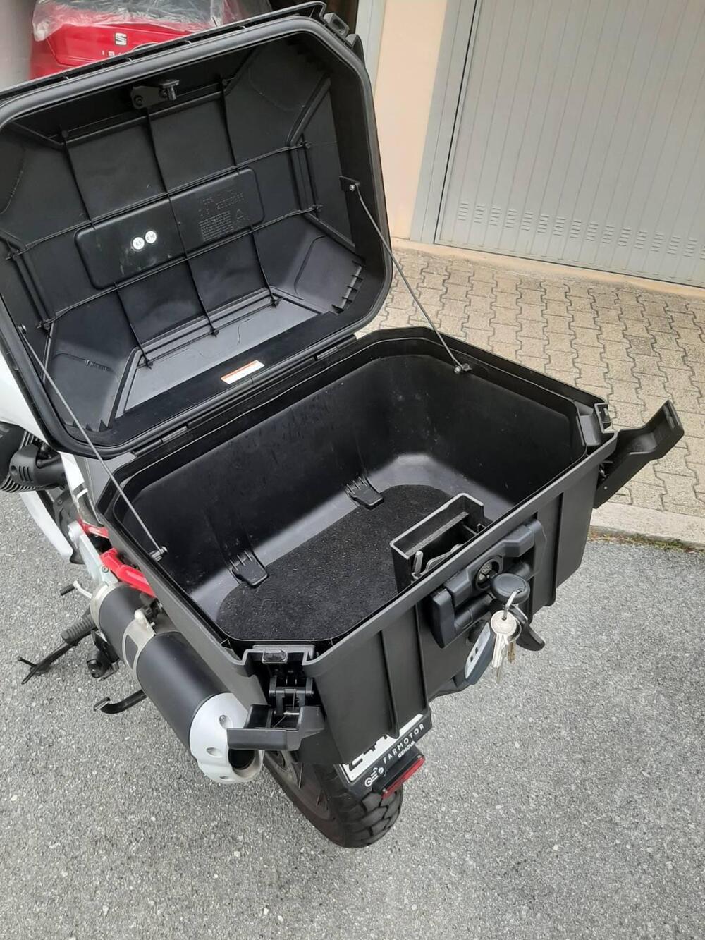 Moto Guzzi V85 TT (2021 - 23) (4)