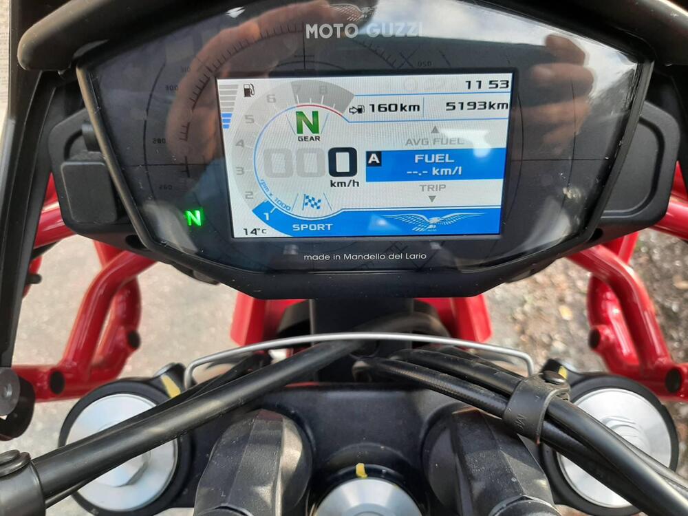 Moto Guzzi V85 TT (2021 - 23) (5)