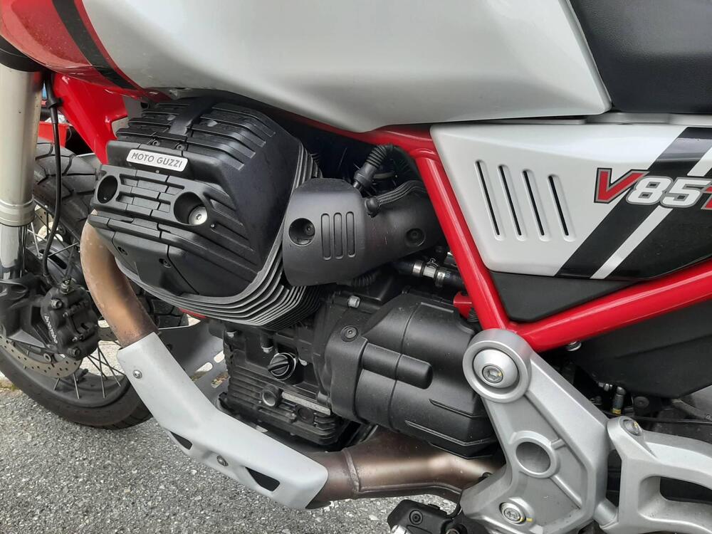 Moto Guzzi V85 TT (2021 - 23) (9)