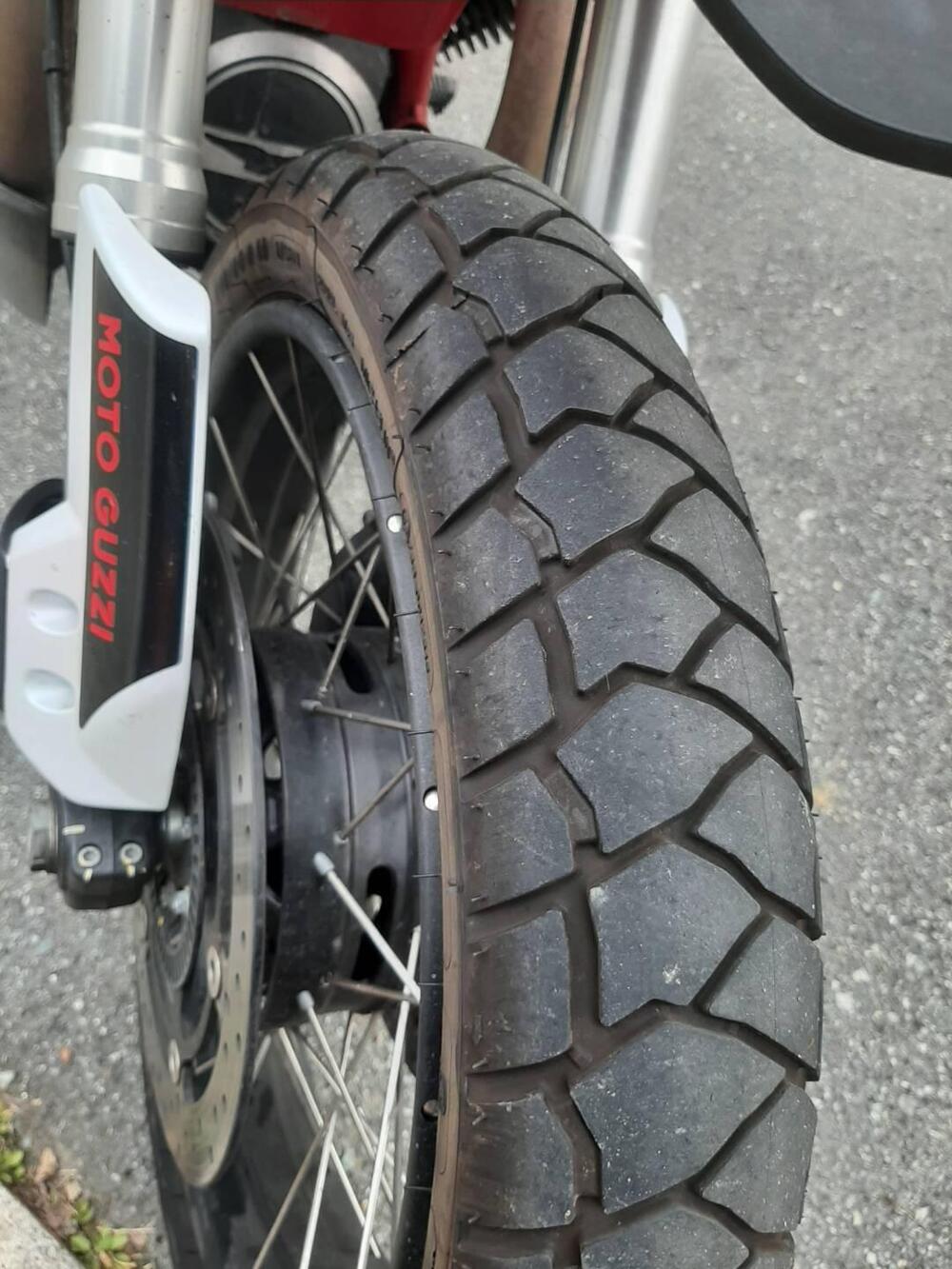 Moto Guzzi V85 TT (2021 - 23) (8)