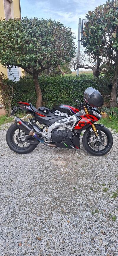 Aprilia Tuono V4 Factory (2021 - 24) usata
