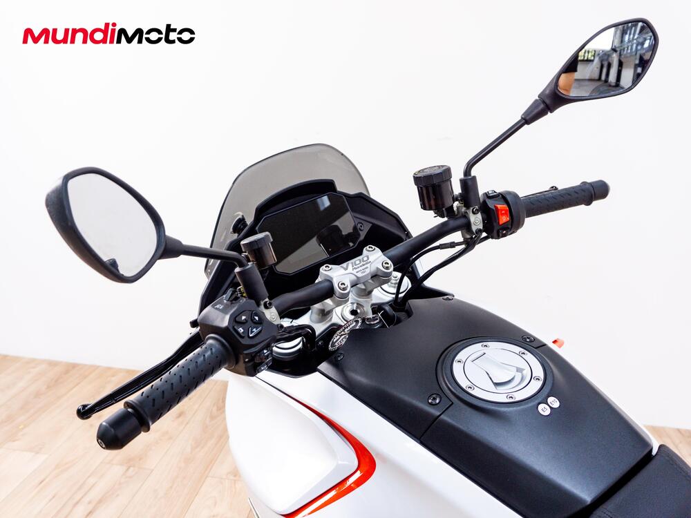 Moto Guzzi V100 Mandello (2022 - 24) (9)