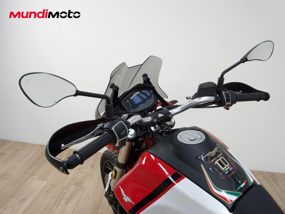 Moto Guzzi V85 TT Evocative Graphics (2021 - 23) (10)