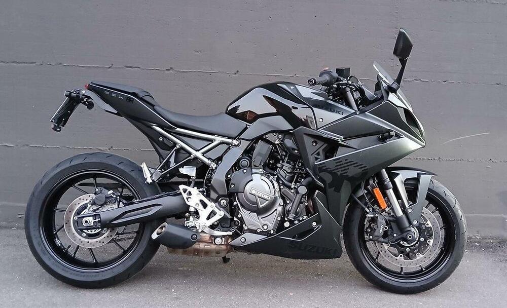 Suzuki GSX-8S Team Suzuki Edition (2024)