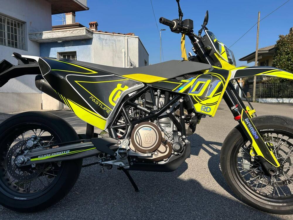 Husqvarna 701 Supermoto (2022) (2)