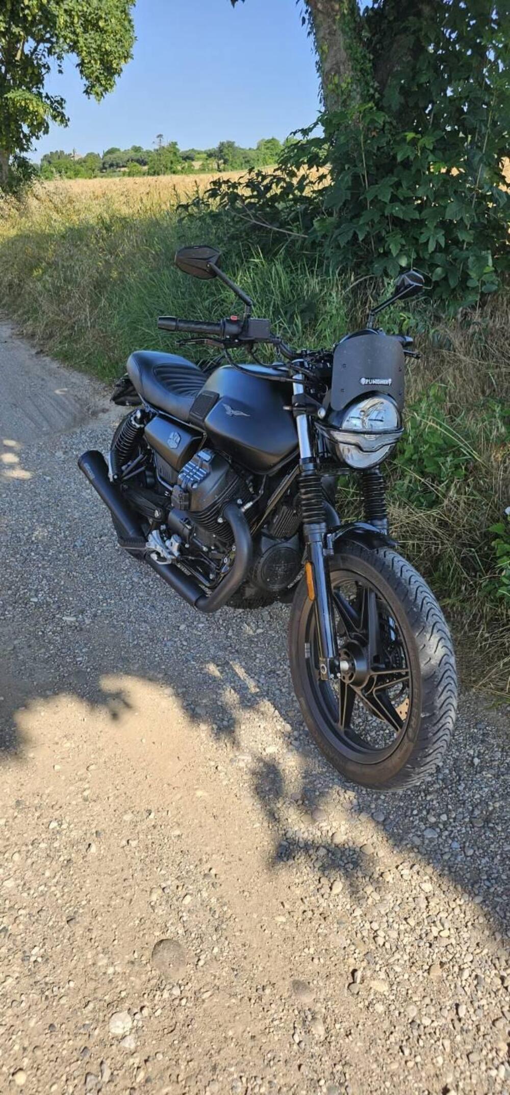 Moto Guzzi V7 Stone (2021 - 24) (2)