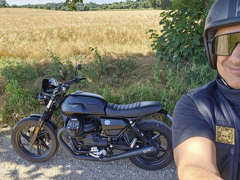 Moto Guzzi V7 Stone (2021 - 24) (4)