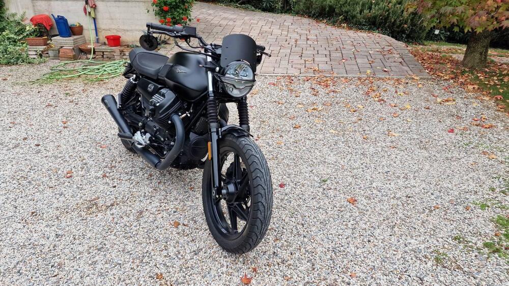 Moto Guzzi V7 Stone (2021 - 24) (6)