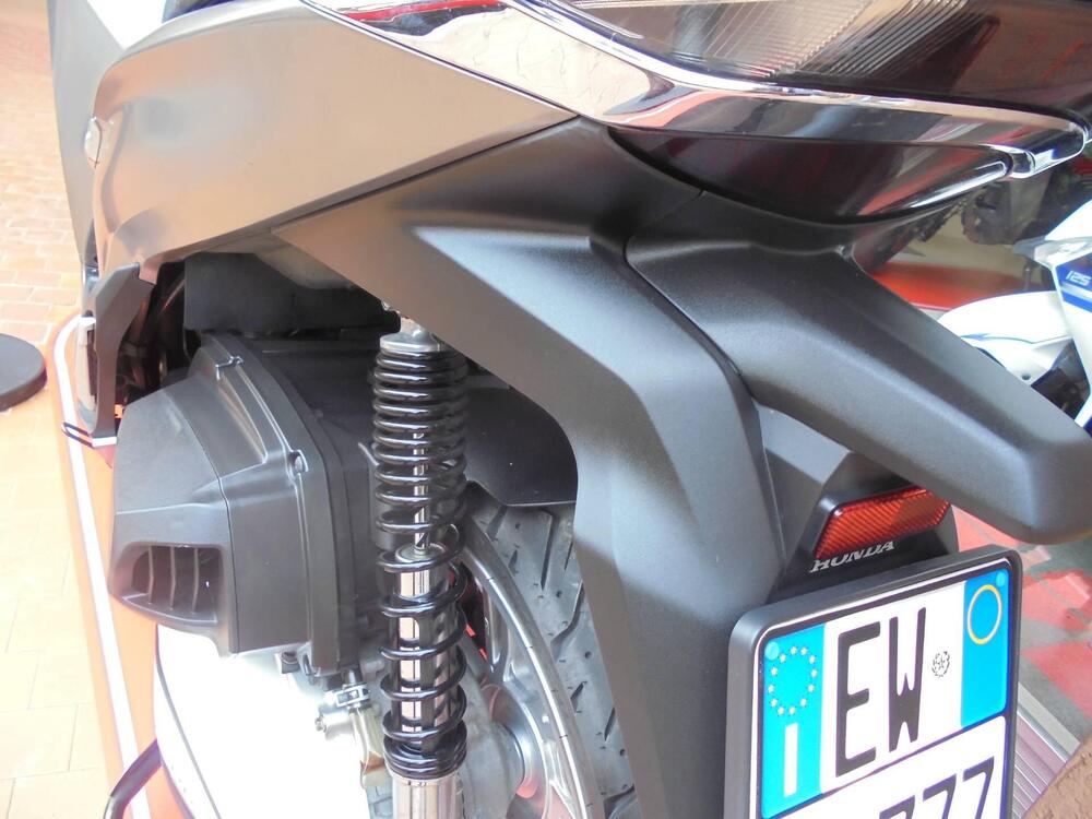 Honda SH 350 (2021 - 24) (3)