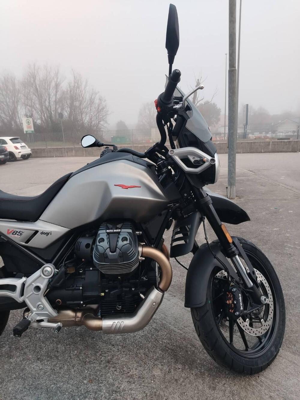 Moto Guzzi V85 Strada (2024 - 26) (7)