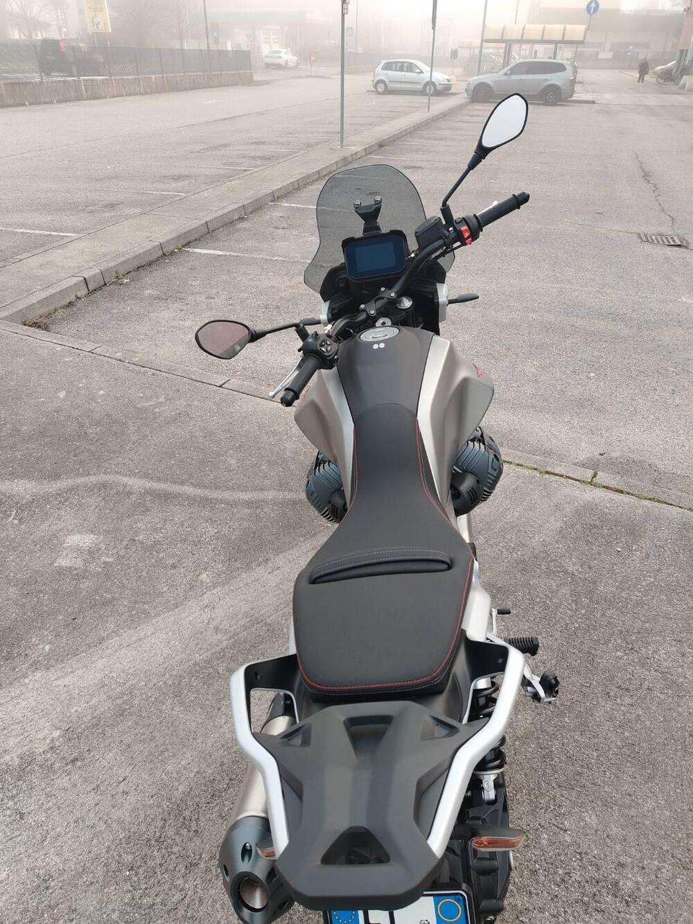 Moto Guzzi V85 Strada (2024 - 26) (4)