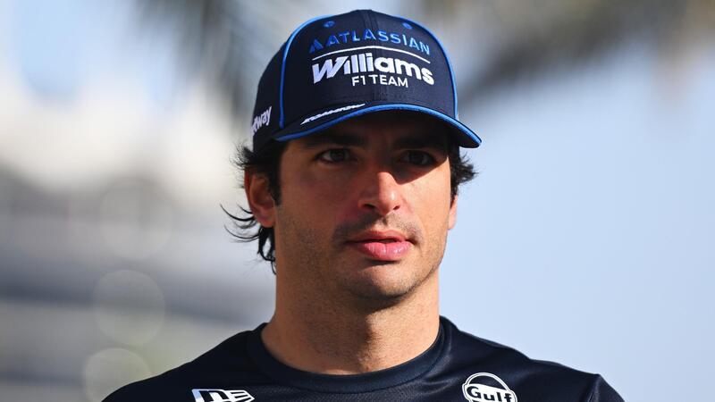 F1. &ldquo;Chi vincer&agrave; il mondiale? Russell o Verstappen&rdquo;: cos&igrave; Carlos Sainz vede il 2026. E di Lando Norris dice...