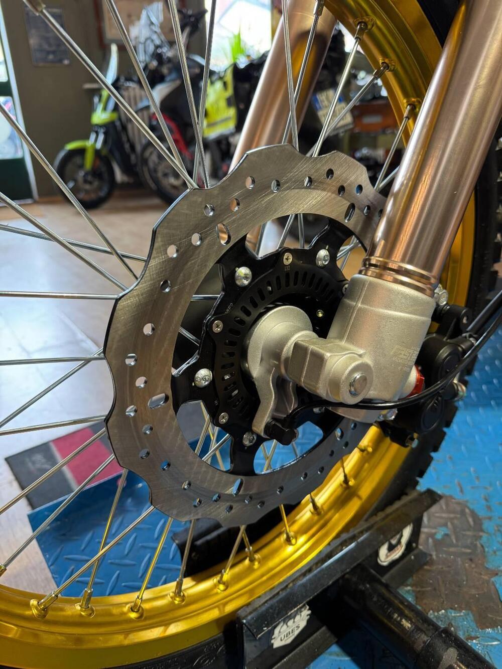 Swm Silver Vase 650 T (2025 - 26) (11)