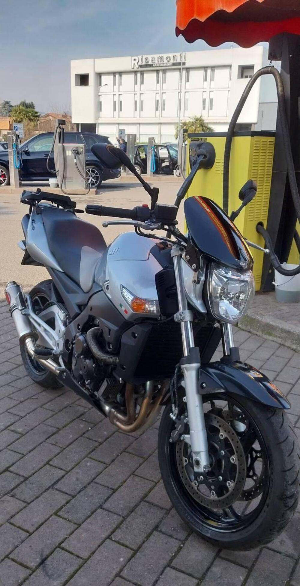 Suzuki GSR 600 (2006 - 11) (2)