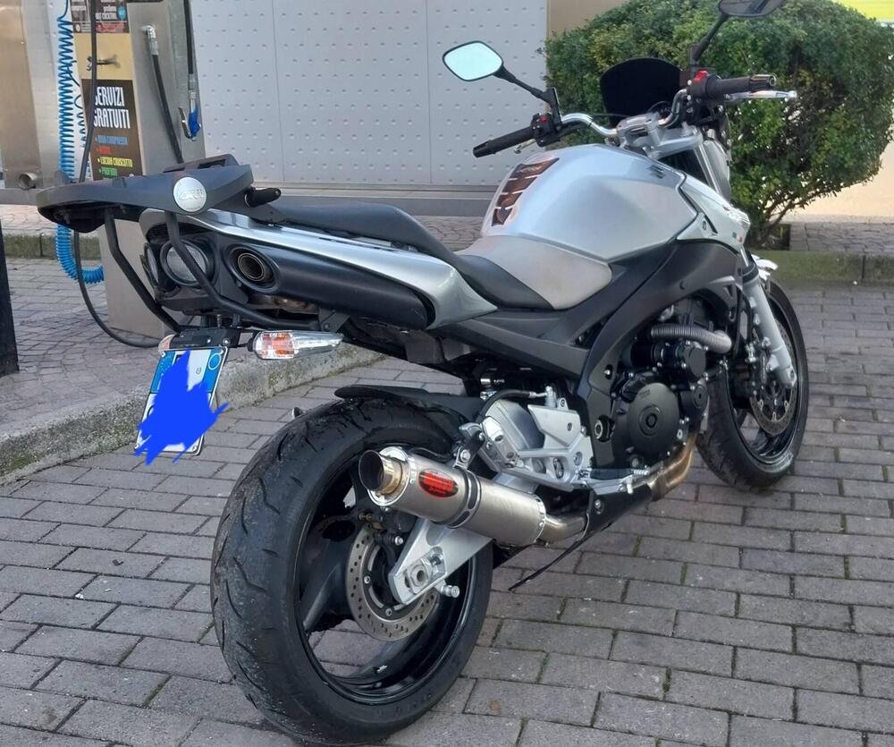 Suzuki GSR 600 (2006 - 11) (3)