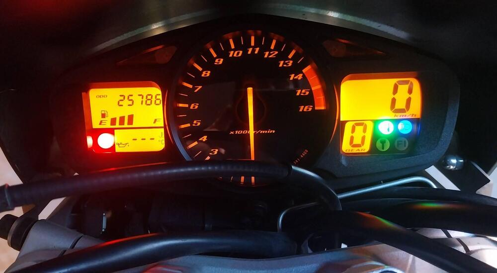 Suzuki GSR 600 (2006 - 11) (6)