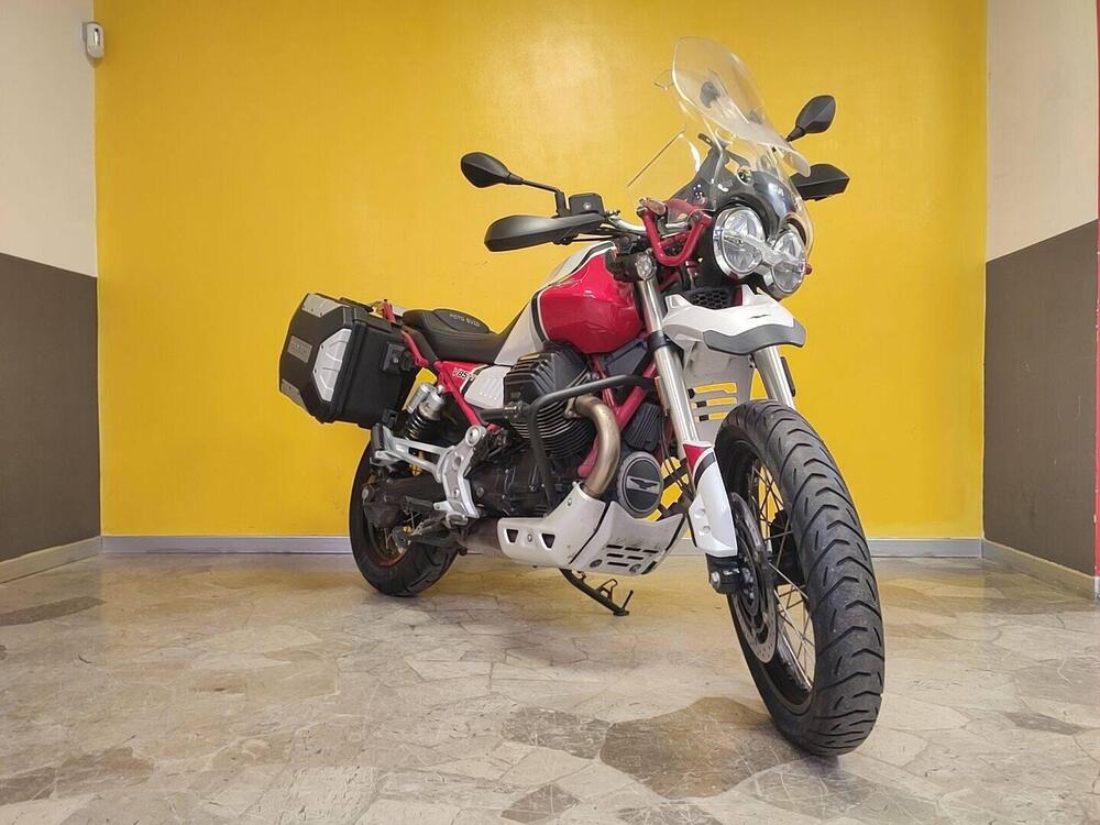 Moto Guzzi V85 TT Evocative Graphics (2021 - 23) (2)