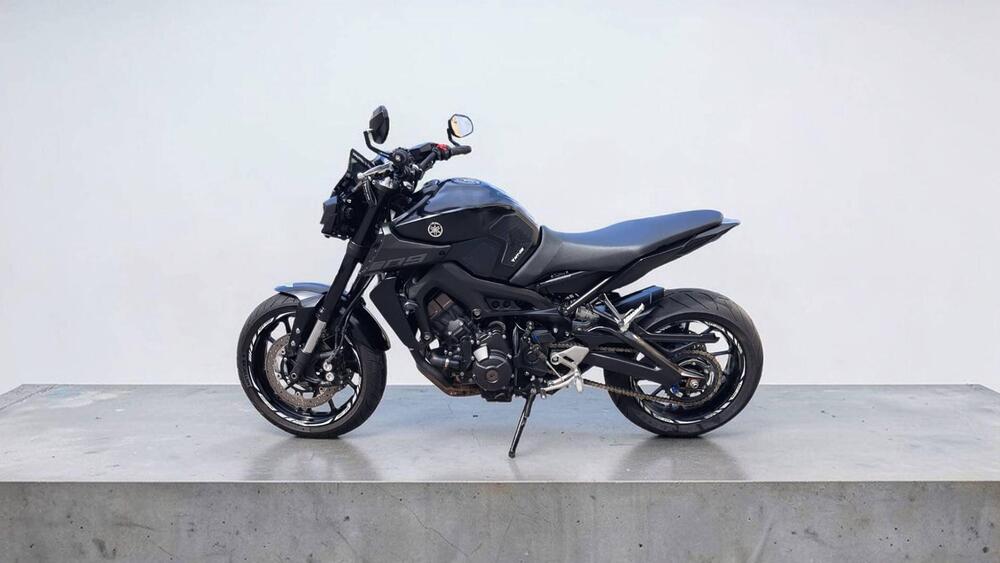 Yamaha MT-09 (2017 - 20) (2)