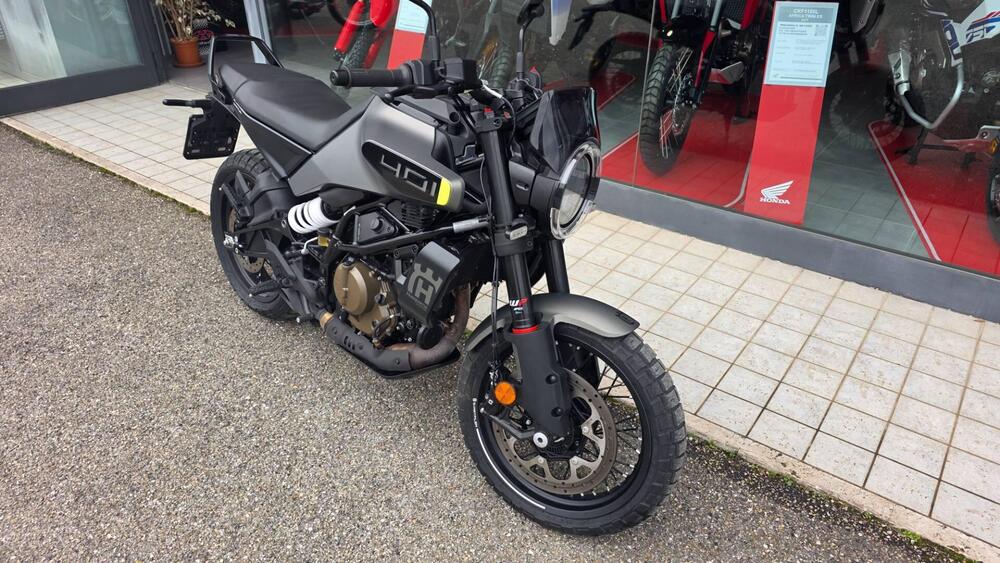 Husqvarna Svartpilen 401 (2024 - 26) (2)