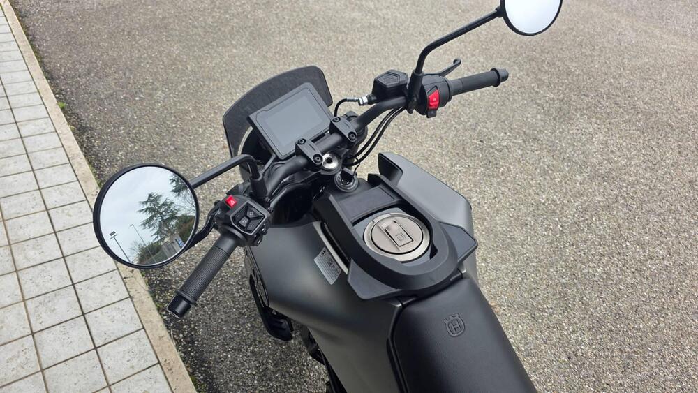 Husqvarna Svartpilen 401 (2024 - 26) (4)