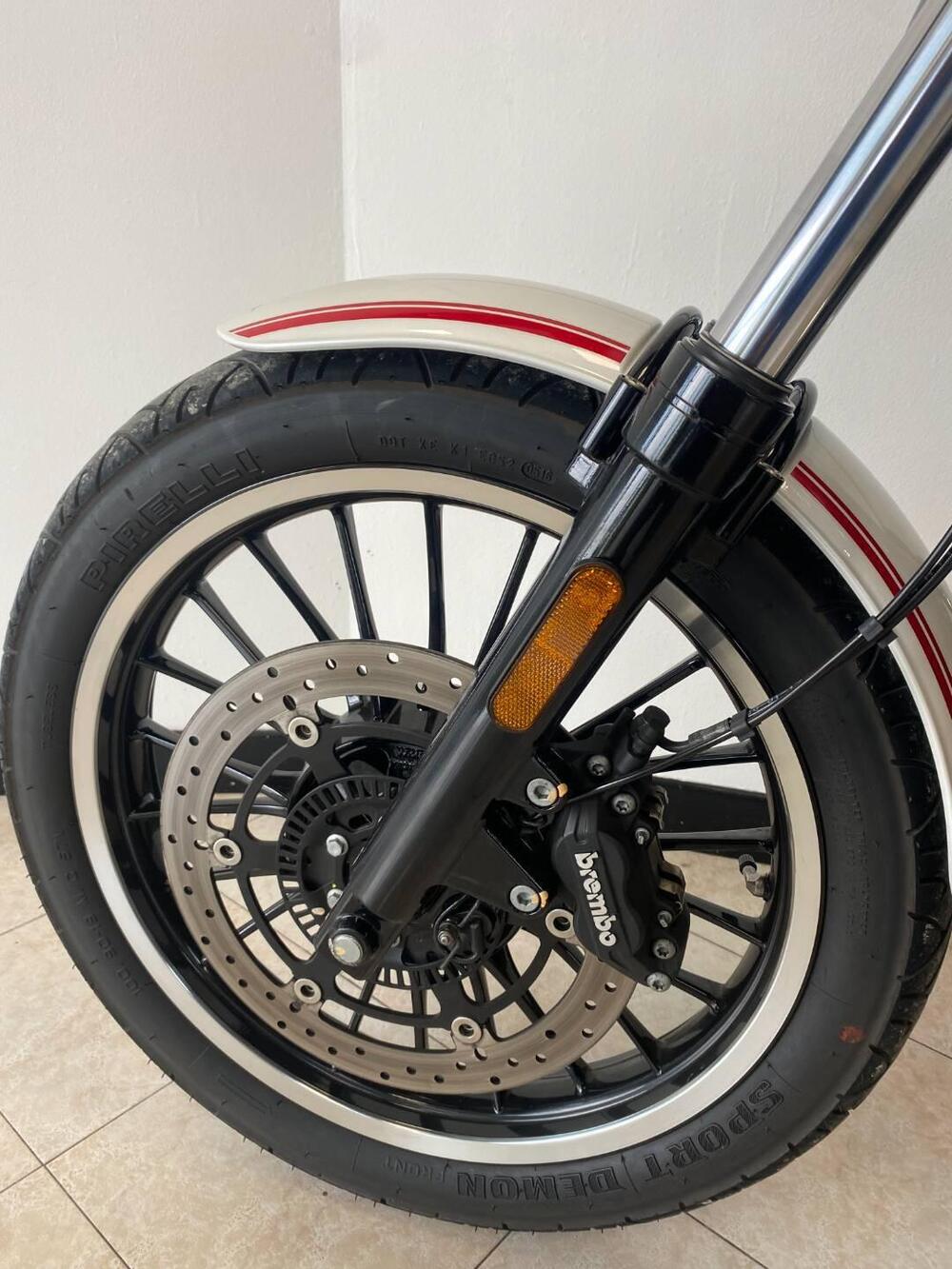 Moto Guzzi V9 Roamer (2018 - 20) (3)