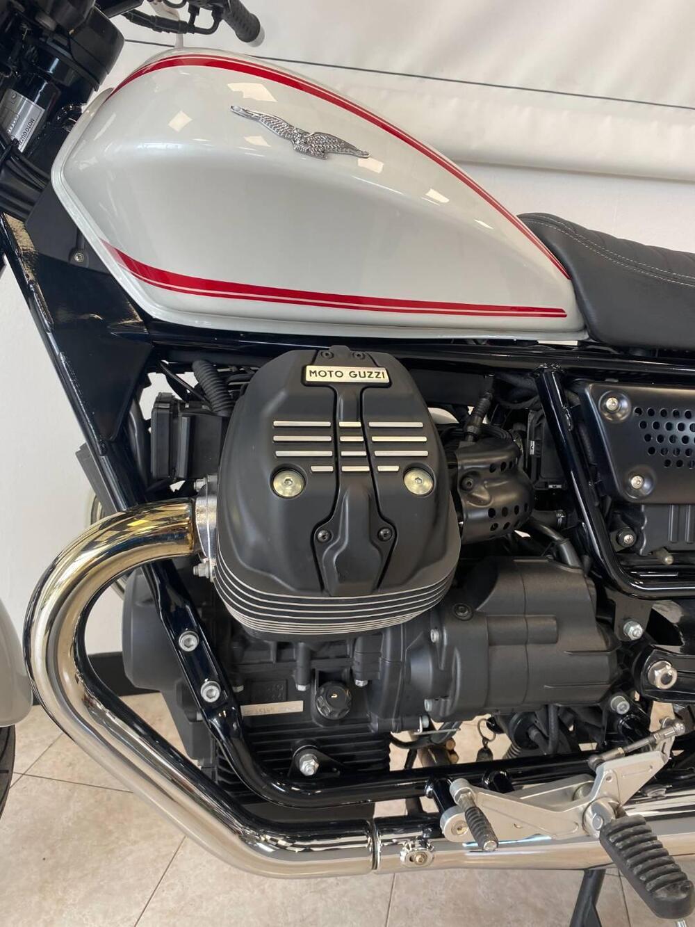 Moto Guzzi V9 Roamer (2018 - 20) (4)
