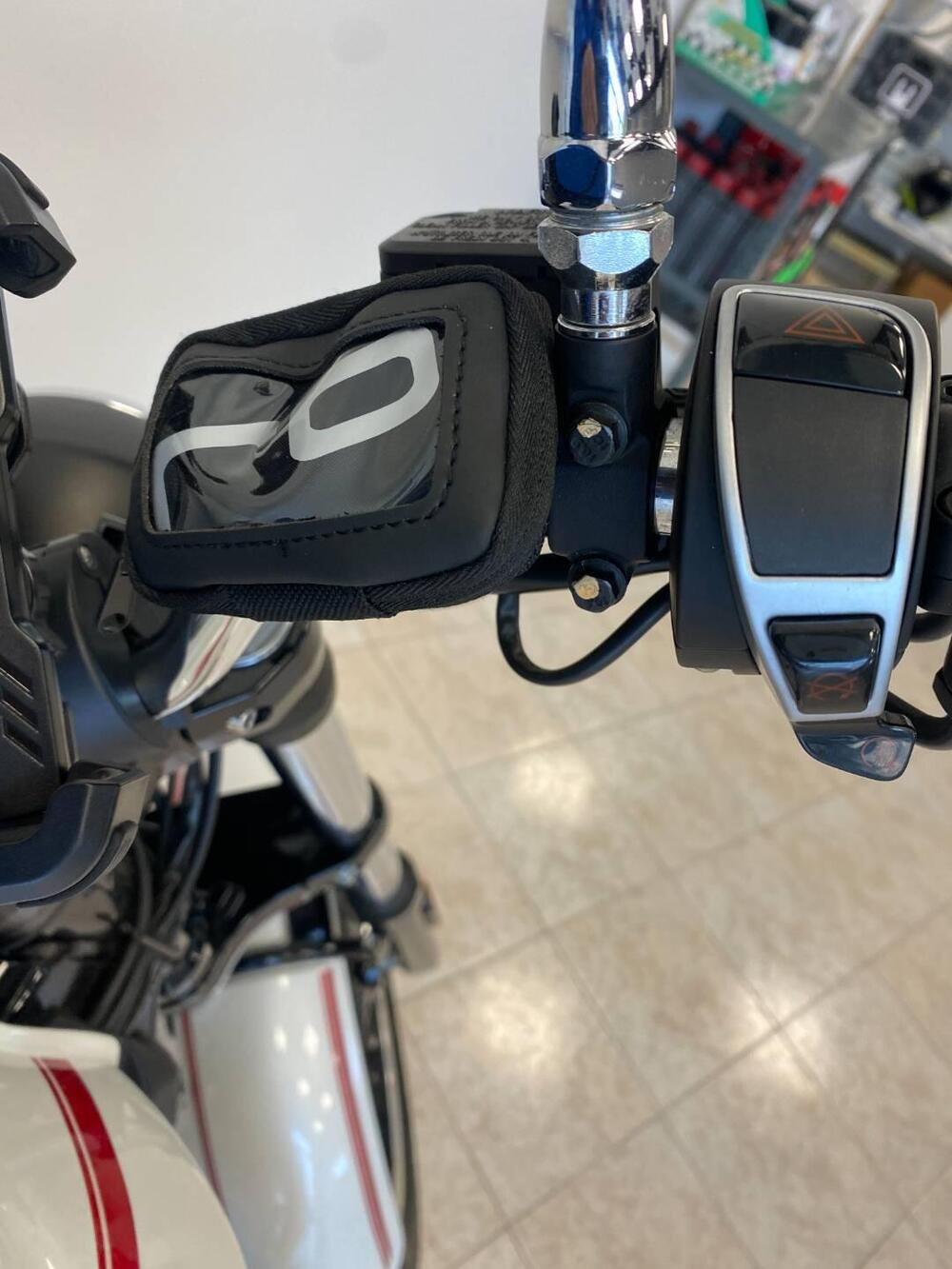 Moto Guzzi V9 Roamer (2018 - 20) (8)