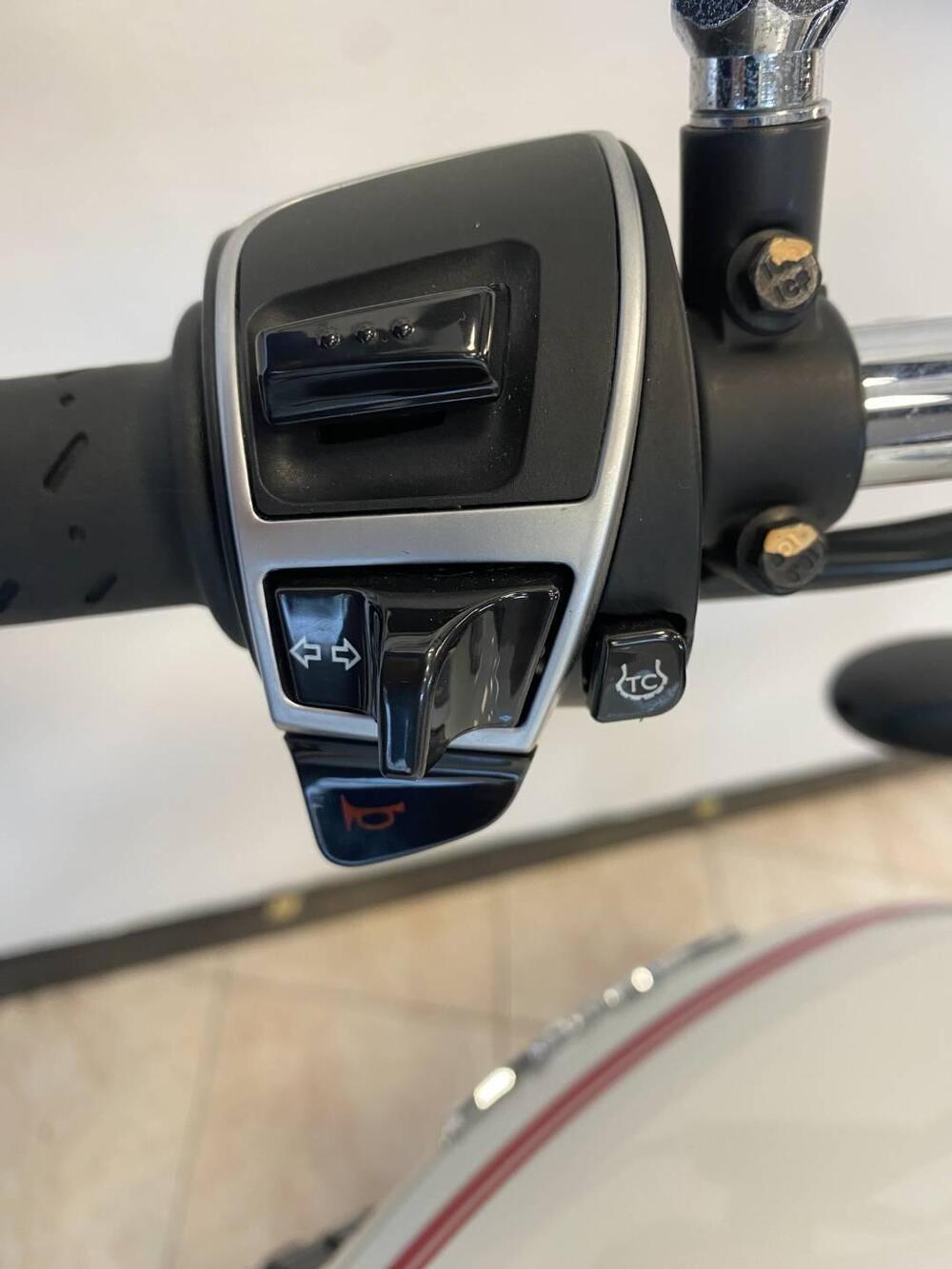 Moto Guzzi V9 Roamer (2018 - 20) (10)