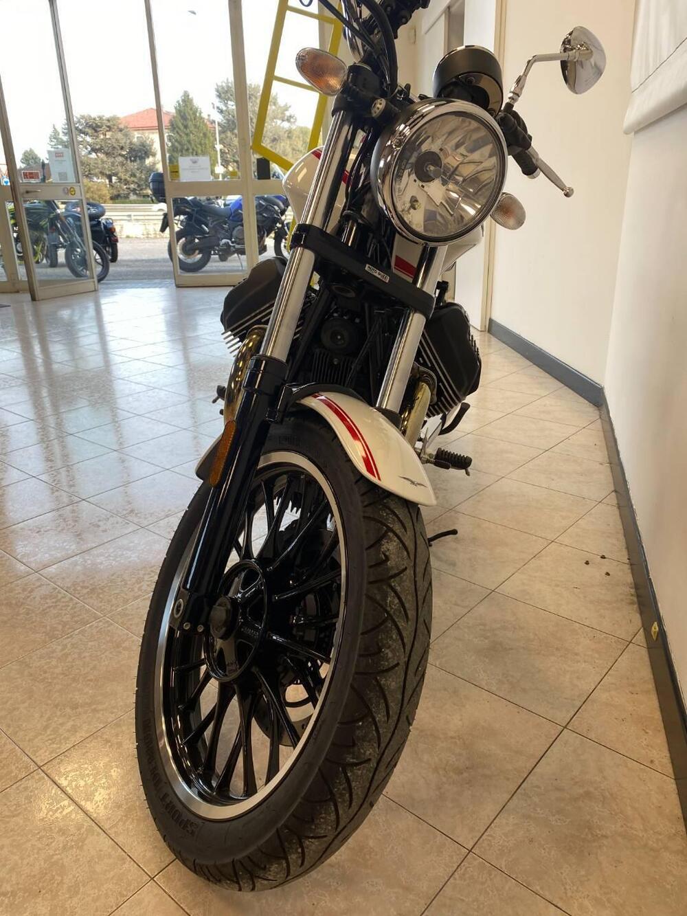Moto Guzzi V9 Roamer (2018 - 20) (13)