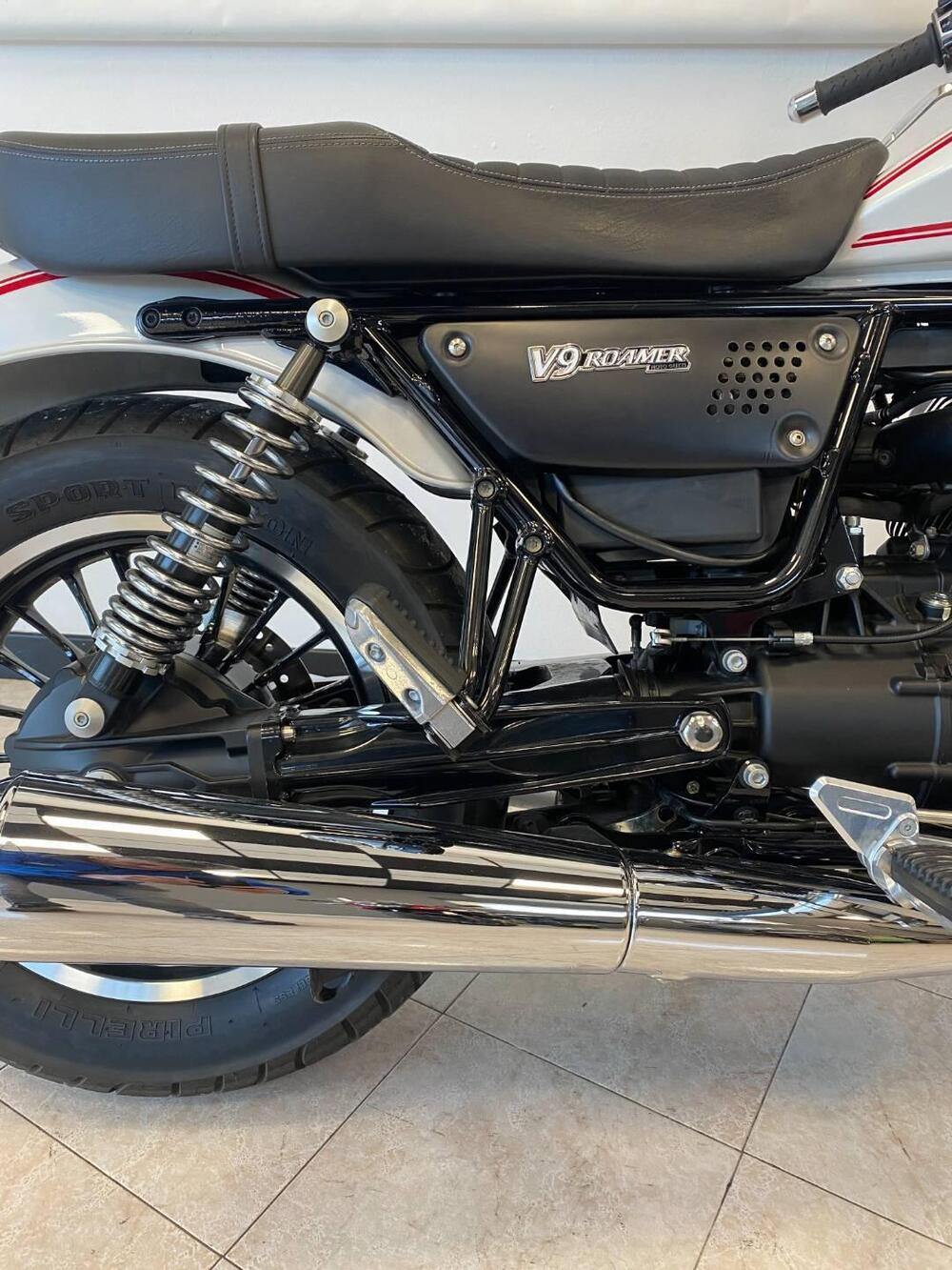 Moto Guzzi V9 Roamer (2018 - 20) (15)
