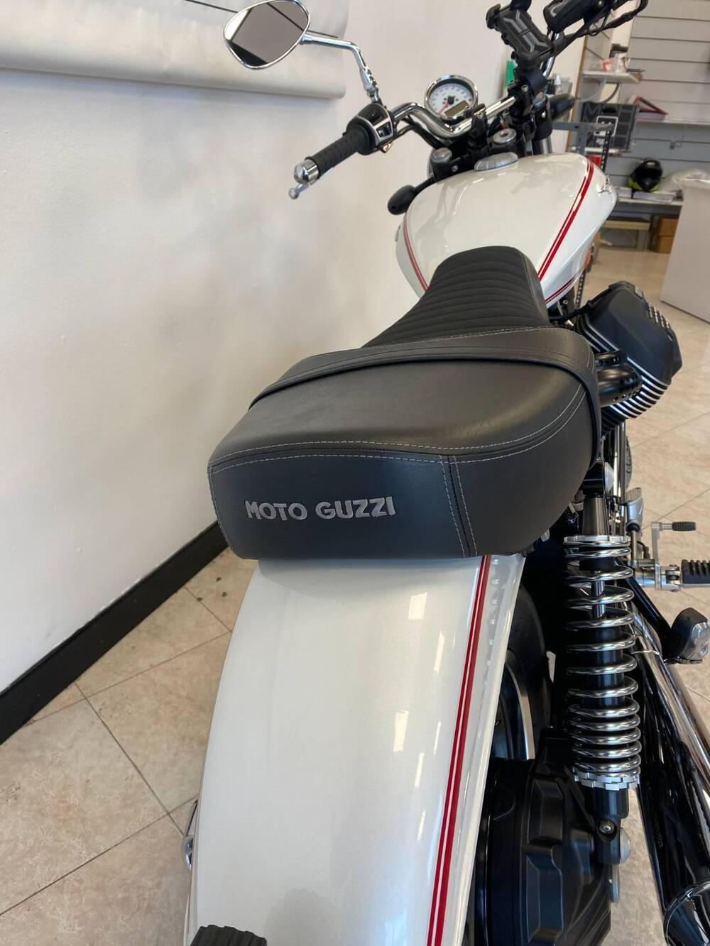 Moto Guzzi V9 Roamer (2018 - 20) (16)